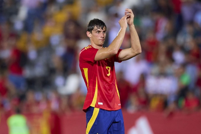 Cầu thủ Robin Le Normand thi đấu tại đội tuyển Tây Ban Nha với số áo 3